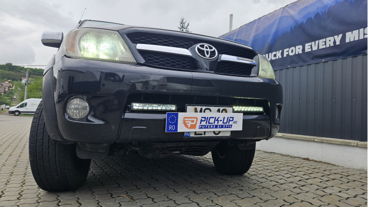 Montare reflectoare pe Toyota Hilux 2014