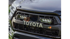 GRILLE REFLECTORS TRIPLE-R 750 LAZ TOY HILUX GR 2023+