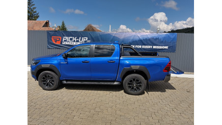 Roll Cover and rollbar installed on Toyota Hilux 2020