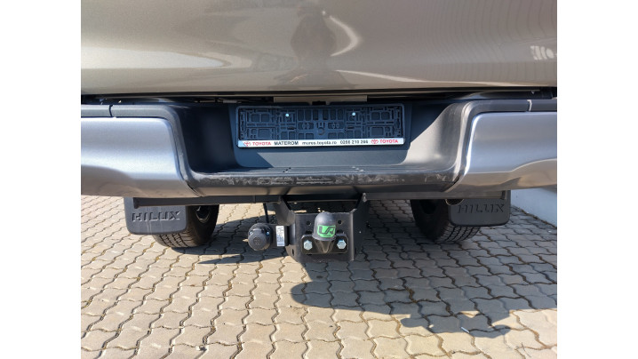 Montare capitonaj de bena , rulou de bena und multe alte accesorii pe Toyota Hilux 2020