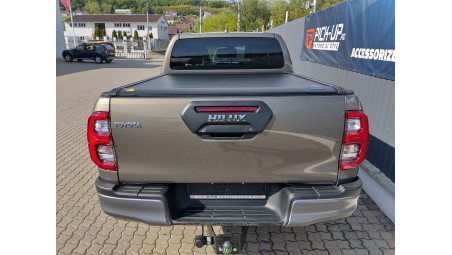 Lökhárító párnázás, lökhárító görgő és sok más tartozék beszerelése a Toyota Hilux 2020-ra