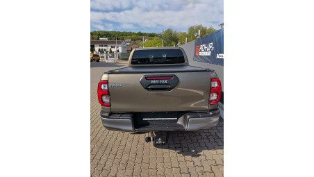 Bed liner, roll cover and many other accessories installed on Toyota Hilux 2020