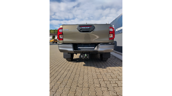 Montare capitonaj de bena , rulou de bena und multe alte accesorii pe Toyota Hilux 2020