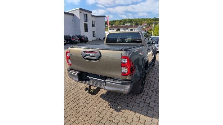 Lökhárító párnázás, lökhárító görgő és sok más tartozék beszerelése a Toyota Hilux 2020-ra