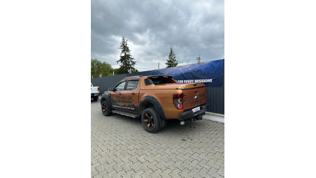 A fedél típusú platófedő felszerelése a 2020-as Ford Ranger Wildtrak modellen