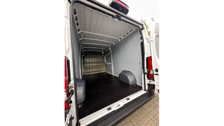 Ford Transit furgon 2022 kárpitozása