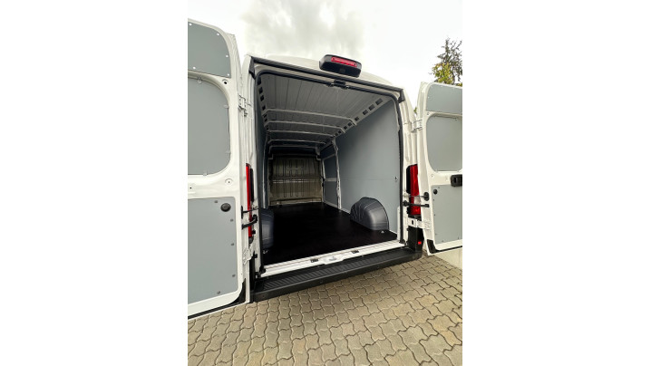 Ford Transit furgon 2022 kárpitozása