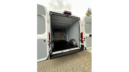 Ford Transit furgon 2022 kárpitozása