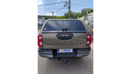 Canopy installed on Toyota Hilux 2020