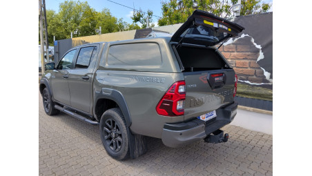 Keménytető / Felépítmény telepítés a Toyota Hilux 2020-ra