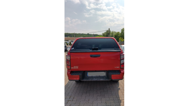 Montare capitonaj de bena und hardtop pe Isuzu D-Max 2022