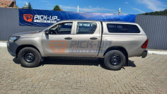 Keménytetős Toyota Hilux 2015-2025 AK GSE tanúsítvány RITKA 2