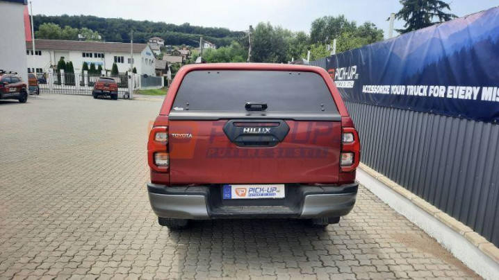 Keménytetős Toyota Hilux 2015-2025 AK GSE tanúsítvány RITKA
