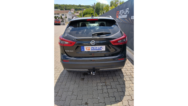Vonóhorog beszerelése Nissan Qashqai 2018-ra