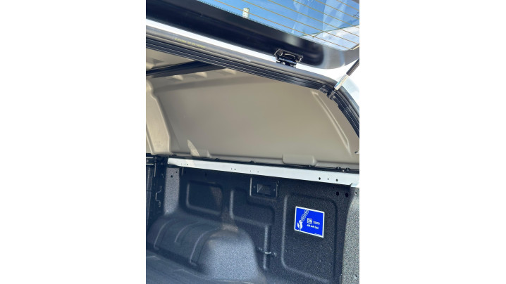 Montare Hardtop si troliu, suport troliu pe Volkswagen Amarok 2023