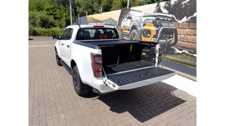 Lökhárító görgő, lökhárító párnázás felszerelése Isuzu D-Max 2024-re