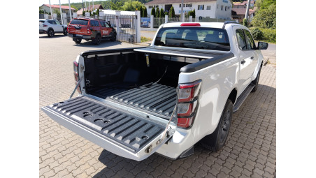 Bed liner, roll cover installed on Isuzu D-Max 2024