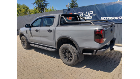 Window visors, hood guard installed on Ford Ranger 2023