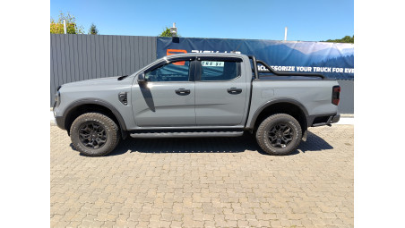 Window visors, hood guard installed on Ford Ranger 2023