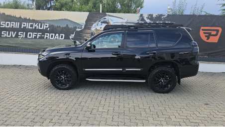Fully equipped Toyota Land Cruiser 2018