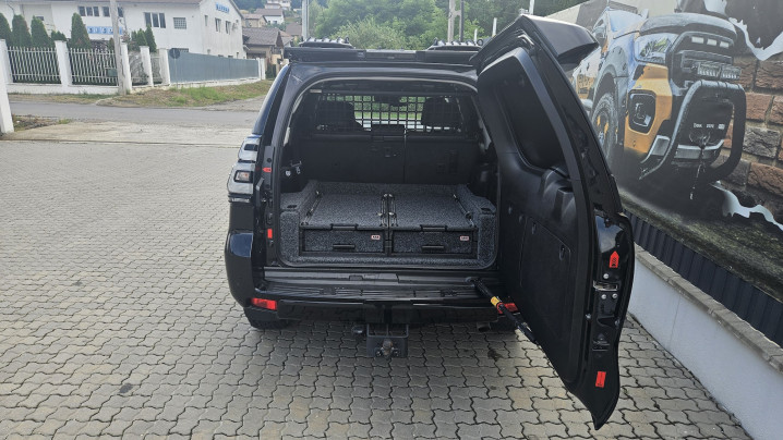 Toyota Land Cruiser 2018 komplett felszerelés