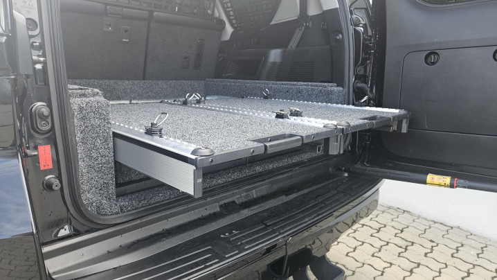 Toyota Land Cruiser 2018 komplett felszerelés