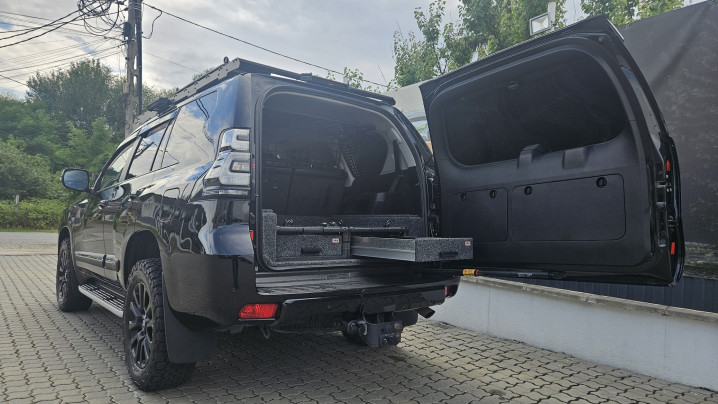 Fully equipped Toyota Land Cruiser 2018