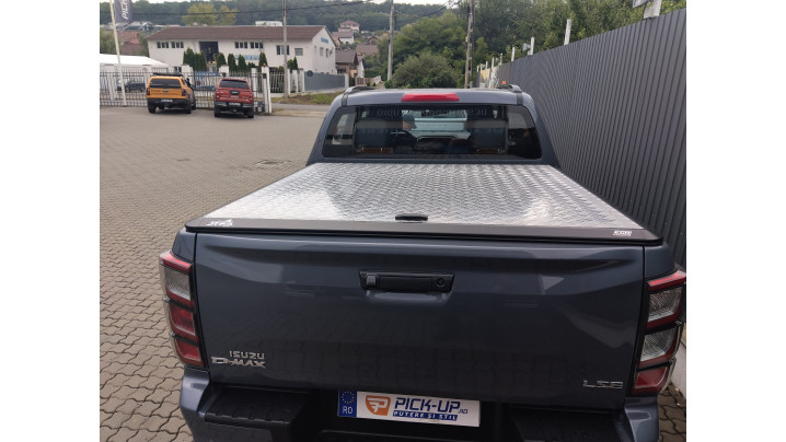 Bed liner and tonneau cover installed on Isuzu D-Max 2019+