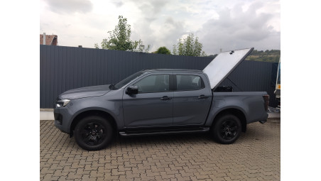 Bed liner and tonneau cover installed on Isuzu D-Max 2019+