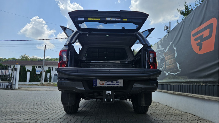 Keménytetős beszerelés és csúszó tálca a Ford Ranger Wildtrak 2024-en