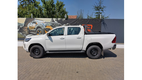 Bukórúd, bukócső, párnázás beszerelése Toyota Hilux 2023-ra