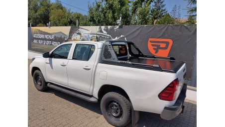 Bukórúd, bukócső, párnázás beszerelése Toyota Hilux 2023-ra