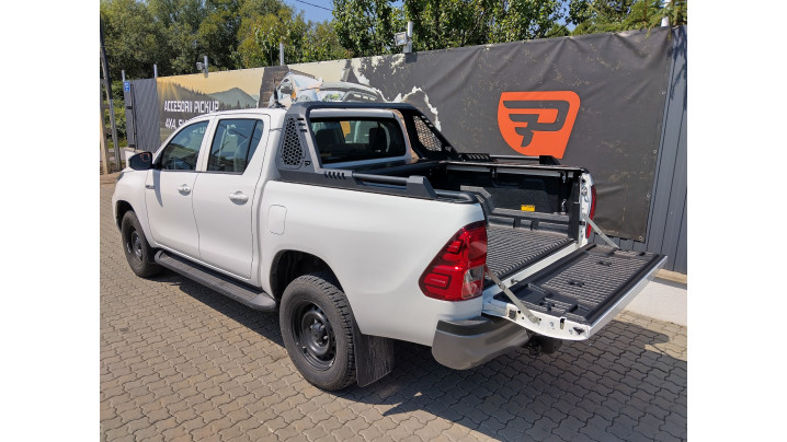Montare rulou de bena, rollbar, capitonaj pe Toyota Hilux 2023