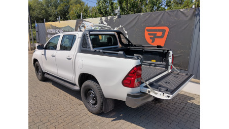 Bukórúd, bukócső, párnázás beszerelése Toyota Hilux 2023-ra