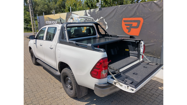 Bukórúd, bukócső, párnázás beszerelése Toyota Hilux 2023-ra