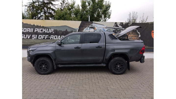 Montare inchidere de bena tip capac und capitonaj de bena pe Toyota Hilux GR Sport II