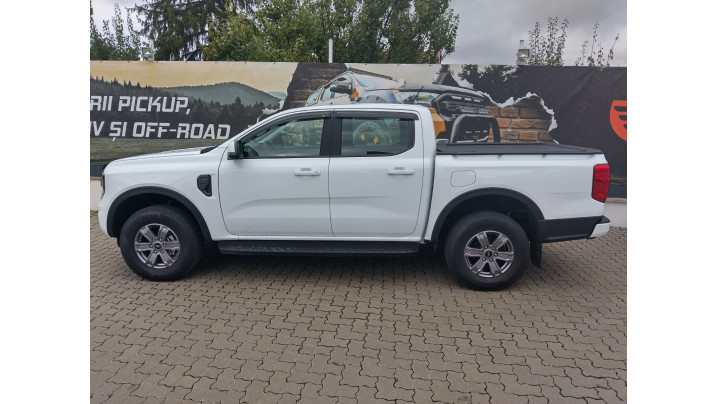 A lökhárító görgő, az ablakterelő és a motorháztető felszerelése a Ford Ranger 2024-re