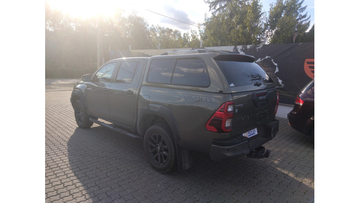 Keménytető / Felépítmény beszerelés a Toyota Hilux 2023-ra