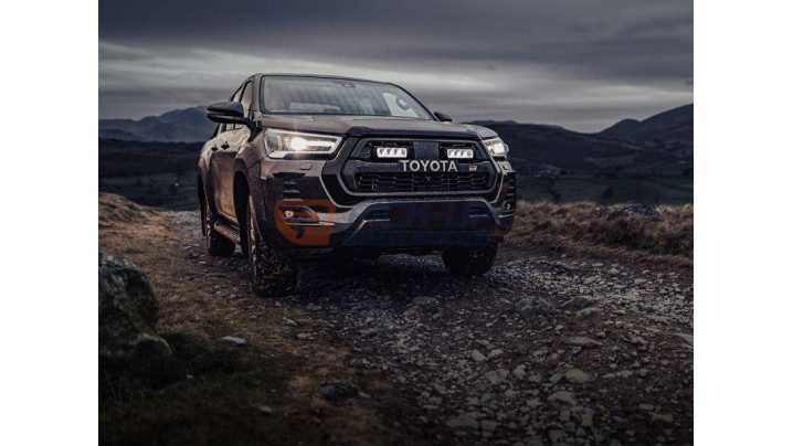 RÁCS FÉRÜLŐK TRIPLE-R 750 LAZ TOYOTA HILUX GRII 2024+
