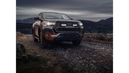 GRILLE REFLECTORS  TRIPLE-R 750 LAZ TOYOTA HILUX GRII 2024+