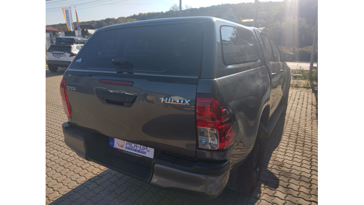 Montare Laderaumauskleidung und hardtop pe Toyota Hilux 2024