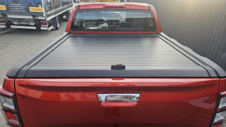 Montare capitonaj de bena, rulou de bena, carlig de remorcare pe Isuzu D-Max 2024