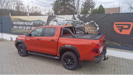 Montare capitonaj de bena, rulou, rollbar und ladita utilitara pe Toyota Hilux 2025