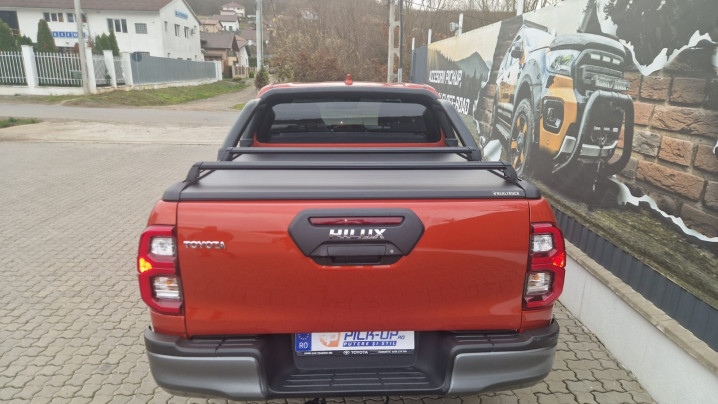 Montare capitonaj de bena, rulou, rollbar und ladita utilitara pe Toyota Hilux 2025