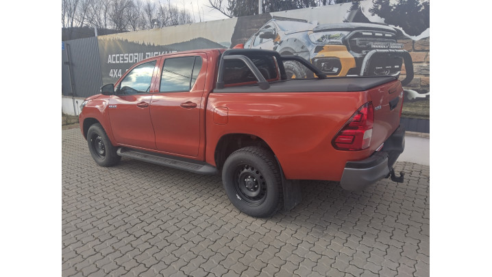 Montare capitonaj de bena,rulou de bena und rollbar pe Toyota Hilux 2024