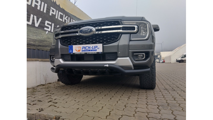 Az első lökhárító felszerelése a Ford Ranger 2025-re