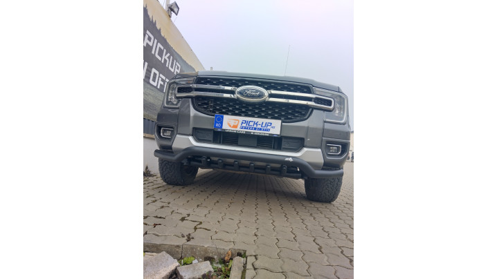 Az első lökhárító felszerelése a Ford Ranger 2025-re