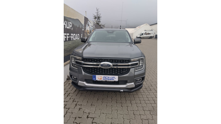 Az első lökhárító felszerelése a Ford Ranger 2025-re