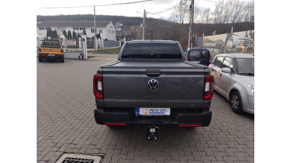 Montage Laderaum-Rollo auf Volkswagen Amarok 2025