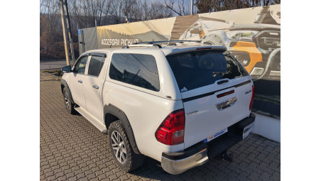 Az Alpha GSR keménytető felszerelése a 2020-as Toyota Hiluxra
